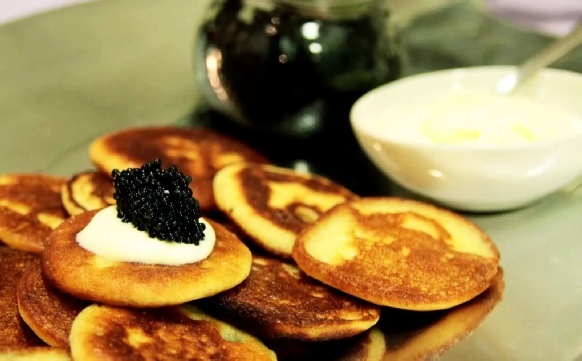 Blini cu caviar si crema de branzeturi fine Arta gustului, Gabriella Pascaru Bisi, Istorii gastronomice, Diamantul negru al apelor: caviarul