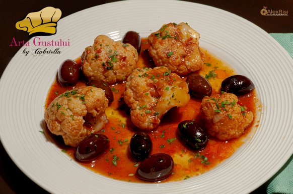 Gabriella pascaru bisi, arta gustului, creator de gust, creator de gusturi, Conopida cu masline si rosii, conopida cu masline, conopida, retete sardineze, retete din sardinia, retete italiene, retete delicioase, retete cu conopida, traditii sardinia, retete de post, retete vegane, vegan, gluten free, conopida delicioasa, retete cu legume