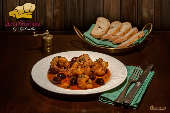 Gabriella pascaru bisi, arta gustului, creator de gust, creator de gusturi, Conopida cu masline si rosii, conopida cu masline, conopida, retete sardineze, retete din sardinia, retete italiene, retete delicioase, retete cu conopida, traditii sardinia, retete de post, retete vegane, vegan, gluten free, conopida delicioasa, retete cu legume