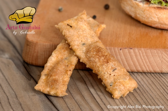 Namak Paare Arta gustului, Carne, , Gabriella Pascaru Bisi,, Gourmet de Strut, Hamburger din strut cu Namak Paare, branza cu nuci, salata, ou si mousse din sfecla rosie