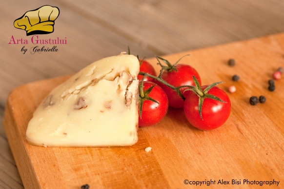Branza cu nuci Arta gustului, Carne, , Gabriella Pascaru Bisi,, Gourmet de Strut, Hamburger din strut cu Namak Paare, branza cu nuci, salata, ou si mousse din sfecla rosie