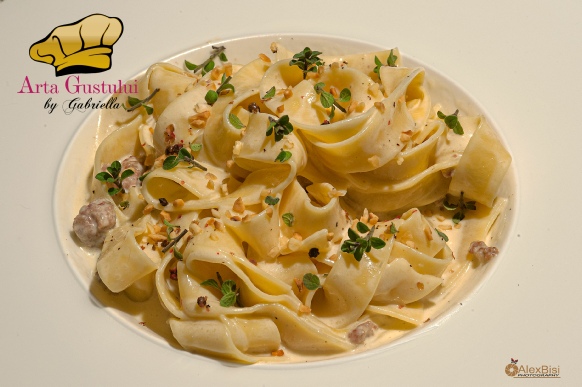 Gabriella pascaru bisi, arta gustului, creator de gust, creator de gusturi, paste fainoase, paste italienesti, reteta originala, pappardelle, Pappardelle cu crema din Grana Padano si carnati proaspeti, crema grana padano, crema parmezan, crema pentru paste, la molisana, la molisana romania, parmafood group, parmashop, paste delicioase, paste adevarate, paste bune, retete paste, retete paste fainoase, carnati proaspeti, paste gourmet, istorii gastronomice, istoria la molisana, la storia la molisana, la migliore pasta, pasta italiana