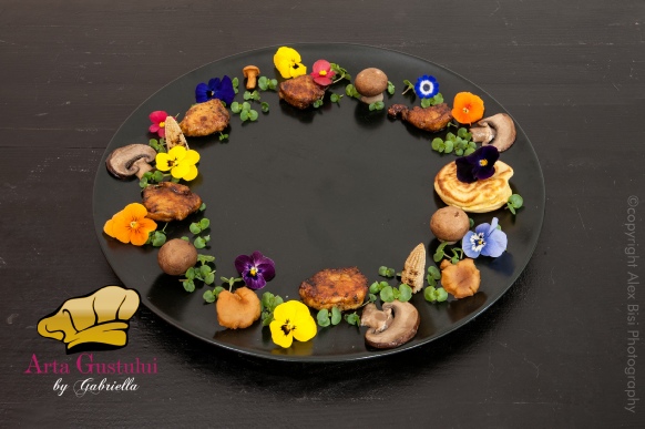 Arta gustului, Carne de pui, Gabriella Pascaru Bisi, Pepite balsamice cu tris de ciuperci si blinis cu turmeric, microgreens.ro