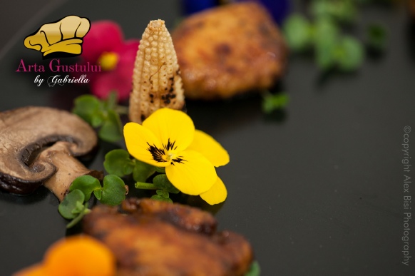 Arta gustului, Carne de pui, Gabriella Pascaru Bisi, Pepite balsamice cu tris de ciuperci si blinis cu turmeric, microgreens.ro