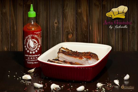 gabriella pascaru bisi, arta gustului, Piept de porc in crusta de Sriracha, usturoi si piper, sriracha, parmafood, parmashop, friptura, friptura delicioasa, friptura picanta, sriracha hot chilli flying, propuneri de craciun, craciun, friptura deosebita, friptura simpla, carne de porc, friptura porc, pentru craciun, parmafood group distribution, friptura porc picanta, gusturi alese, creator de gust