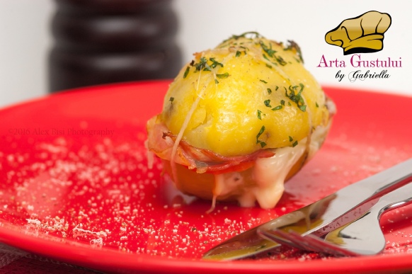 Arta gustului, Gabriella Pascaru Bisi, Hobby Chef, Meggle Alpinesse, Sandwich din cartofi cu bacon cascaval afumat Parmezan si sos din hrean cu maioneza, Traditii elvetiene