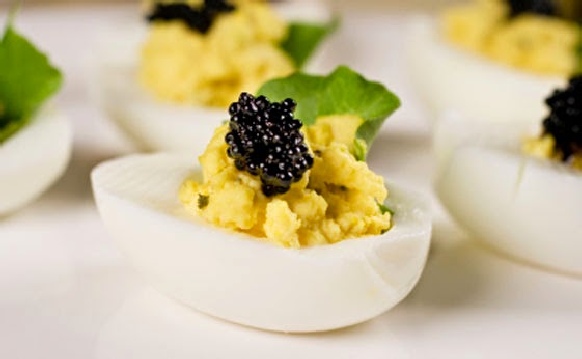 Tartine cu caviar Arta gustului, Gabriella Pascaru Bisi, Istorii gastronomice, Diamantul negru al apelor: caviarul