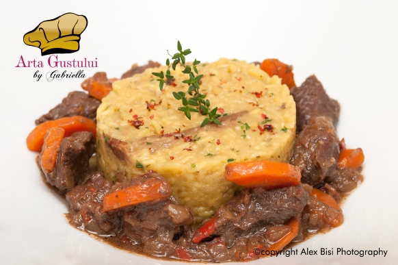 Arta gustului, Carne , Gabriella Pascaru Bisi, Gourmet de Strut,Tocana din strut cu vin de coacaze negre, orez cu sofran si miresme unguresti