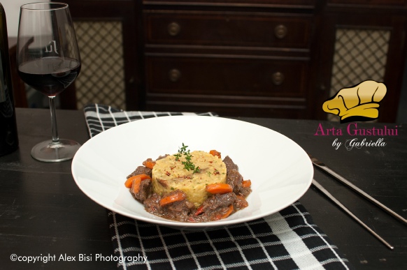 Arta gustului, Carne , Gabriella Pascaru Bisi, Gourmet de Strut,Tocana din strut cu vin de coacaze negre, orez cu sofran si miresme unguresti