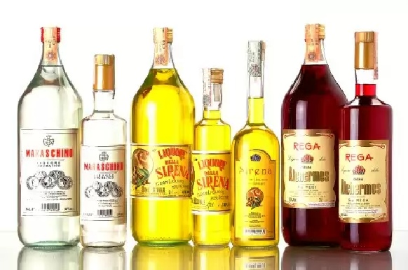 Maraschino, lichior Sirena si Alchermes - trei dintre licorile importante in prepararea dulciurilor italiene Arta Gustului, Gabriella Pascaru Bisi, Desert, Gastronomie italiana, Gastronomie Renascentista, Isabella d'Este, Istorii gastronomice, Italia, Mantova, Marcheza Gonzaga, Supa, Tort Rosa Mantovana, Zuppa Inglese