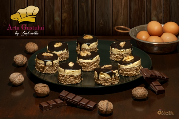 Prajitura cu nuca, crema fina si glazura de ciocolata Gabriella pascaru bisi, arta gustului, deserturile gabriellei, Prajitura cu nuca, crema fina si glazura de ciocolata, creator de gust, creator de gusturi, dulciuri de sarbatoare, dulciuri fine, prajituri de sarbatoare, prajituri fine, prajituri cu nuca, prajituri cu glazura, glazura de ciocolata, meggle, meggle romania, unt meggle, prajituri delicioase, prajituri bune, prajituri originale
