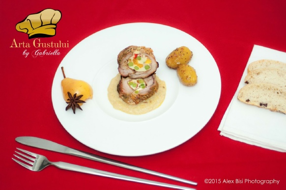 Arta gustului, Carne, Gabriella Pascaru Bisi, Hobby Chef, Rulada cu omleta cartofi noi sos din fenicul si pere siropate, Vesela Hobby Chef