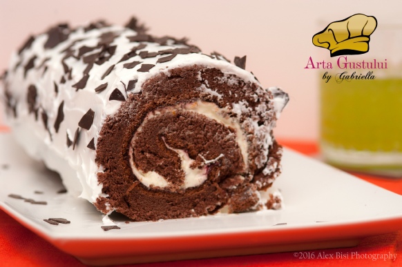 Arta gustului, Creme Patisserie Decor Meggle, Desert, Deserturi delicioase, Gabriella Pascaru Bisi, Meggle Romania, Rulada de ciocolata cu crema de frisca cu citrice si jeleé din fructe de padure, Rulade