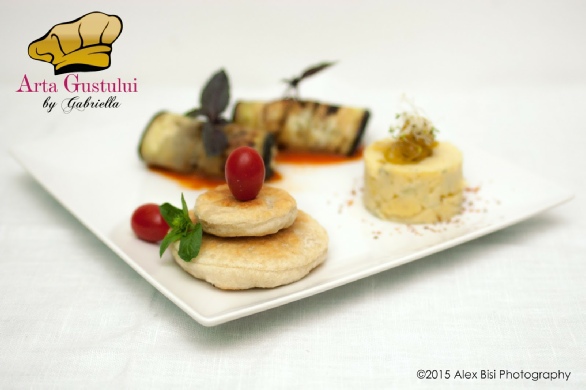 Rulouri de vinete cu crema de cartofi, sos rosu si painici cu ulei extravirgin de masline Arta gustului, Gabriella Pascaru Bisi, Legume & Zarzavaturi, Rulouri de vinete cu crema de cartofi, sos rosu si painici cu ulei extravirgin de masline