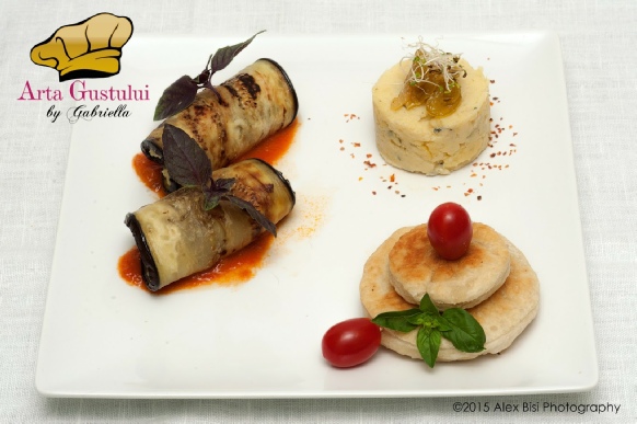 Rulouri de vinete cu crema de cartofi, sos rosu si painici cu ulei extravirgin de masline Arta gustului, Gabriella Pascaru Bisi, Legume & Zarzavaturi, Rulouri de vinete cu crema de cartofi, sos rosu si painici cu ulei extravirgin de masline