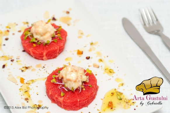 Salata de creveti cu maioneza de citrice, pe pat de grapefruit roz si mix de alune si fructe confiate Aperitive, Arta gustului, Gabriella Pascaru Bisi, Hobby Chef, Ocean Fish, Salata de creveti cu maioneza de citrice pe pat de grapefruit roz si mix de alune si fructe confiate, Salate