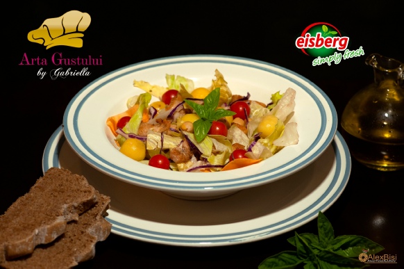 Salata mix roman cu piept de pui tras la tigaie Arta Gustului, Gabriella Pascaru Bisi, salate, salata, Salata mix roman cu piept de pui tras la tigaie, iubescsalatele, eisberg, templulsalatelor, eisbergromania, simplyfresh