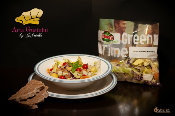 Salata mix roman cu piept de pui tras la tigaie Arta Gustului, Gabriella Pascaru Bisi, salate, salata, Salata mix roman cu piept de pui tras la tigaie, iubescsalatele, eisberg, templulsalatelor, eisbergromania, simplyfresh