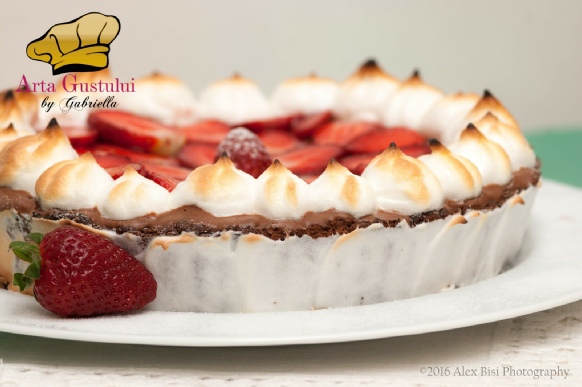 Tarta de ciocolata cu ganache, capsuni si bezea Alpenbutter Meggle, Arta gustului, Creme Patisserie Meggle, Desert, Gabriella Pascaru Bisi, Meggle Romania, Tarta de ciocolata cu ganache capsuni si bezea