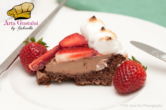 Tarta de ciocolata cu ganache, capsuni si bezea Alpenbutter Meggle, Arta gustului, Creme Patisserie Meggle, Desert, Gabriella Pascaru Bisi, Meggle Romania, Tarta de ciocolata cu ganache capsuni si bezea