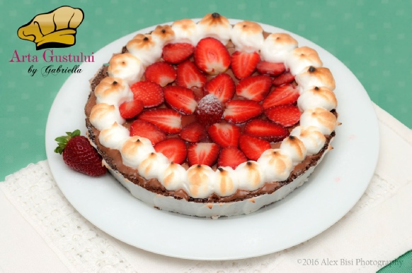 Tarta de ciocolata cu ganache, capsuni si bezea Alpenbutter Meggle, Arta gustului, Creme Patisserie Meggle, Desert, Gabriella Pascaru Bisi, Meggle Romania, Tarta de ciocolata cu ganache capsuni si bezea