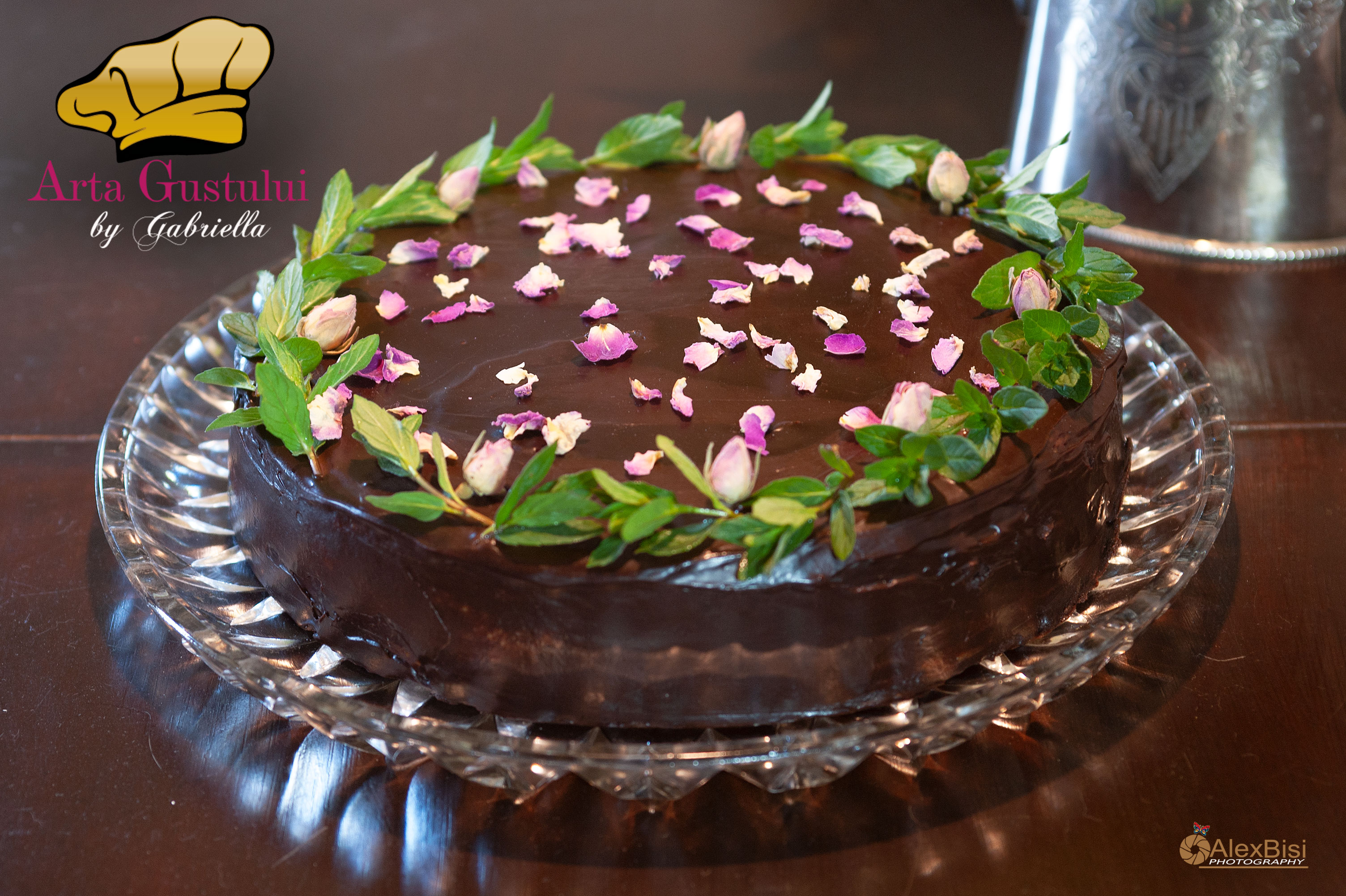 Tort cu nuca prajita, rom si glazura de ciocolata Arta gustului, Desert, Deserturi delicioase, Tort cu nuca prajita, rom si glazura de ciocolata, Gabriella Pascaru Bisi