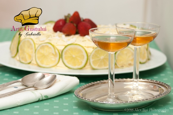 Tortul ingerilor cu mireasma si crema din lime, capsuni si fulgi de cocos Alpenbutter Meggle, Arta gustului, Desert, Gabriella Pascaru Bisi, Meggle Romania, Tortul ingerilor cu mireasma si crema din lime capsuni si fulgi de cocos, Torturi, Torturi de sarbatoare, Torturi elegante