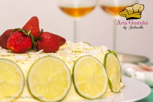 Tortul ingerilor cu mireasma si crema din lime, capsuni si fulgi de cocos Alpenbutter Meggle, Arta gustului, Desert, Gabriella Pascaru Bisi, Meggle Romania, Tortul ingerilor cu mireasma si crema din lime capsuni si fulgi de cocos, Torturi, Torturi de sarbatoare, Torturi elegante
