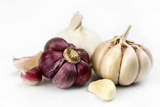 Usturoi Arta Gustului, Gabriella Pascaru Bisi, antibiotic natural, arta de a trai sanatos, remedii naturale, tinctura de usturoi, Usturoi, Usturoiul – unul dintre cele mai puternice antibiotice naturale