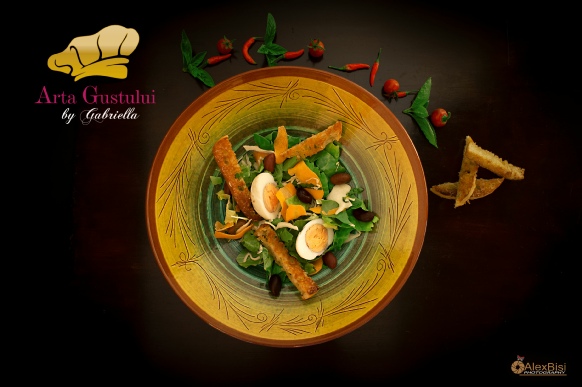 Salata Dacia cu ou fiert si paine aurita Arta Gustului, Gabriella Pascaru Bisi, salate, salata, Salata Dacia cu ou fiert si paine aurita, iubescsalatele, eisberg, templulsalatelor, eisbergromania, simplyfresh